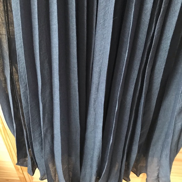Stunning BCBG MAXAZRIA pleated dark blue dress - Picture 4 of 11
